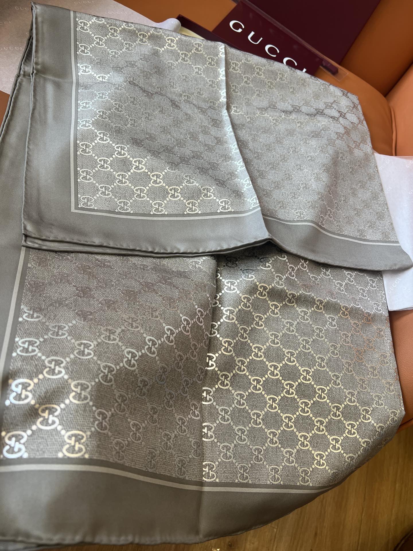 GUCCI 25S SCARF 90 IN SILK 697668