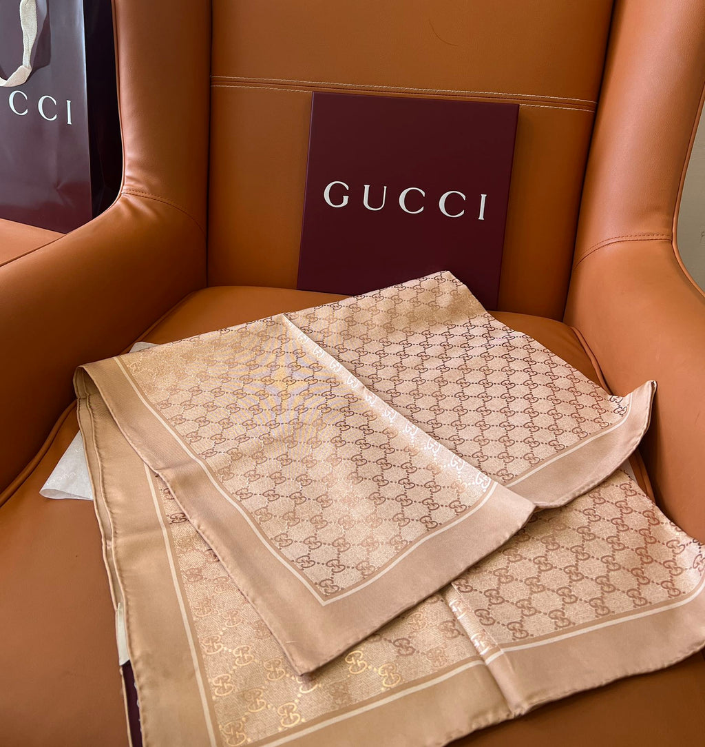 GUCCI 26S SCARF 90 IN SILK 816291