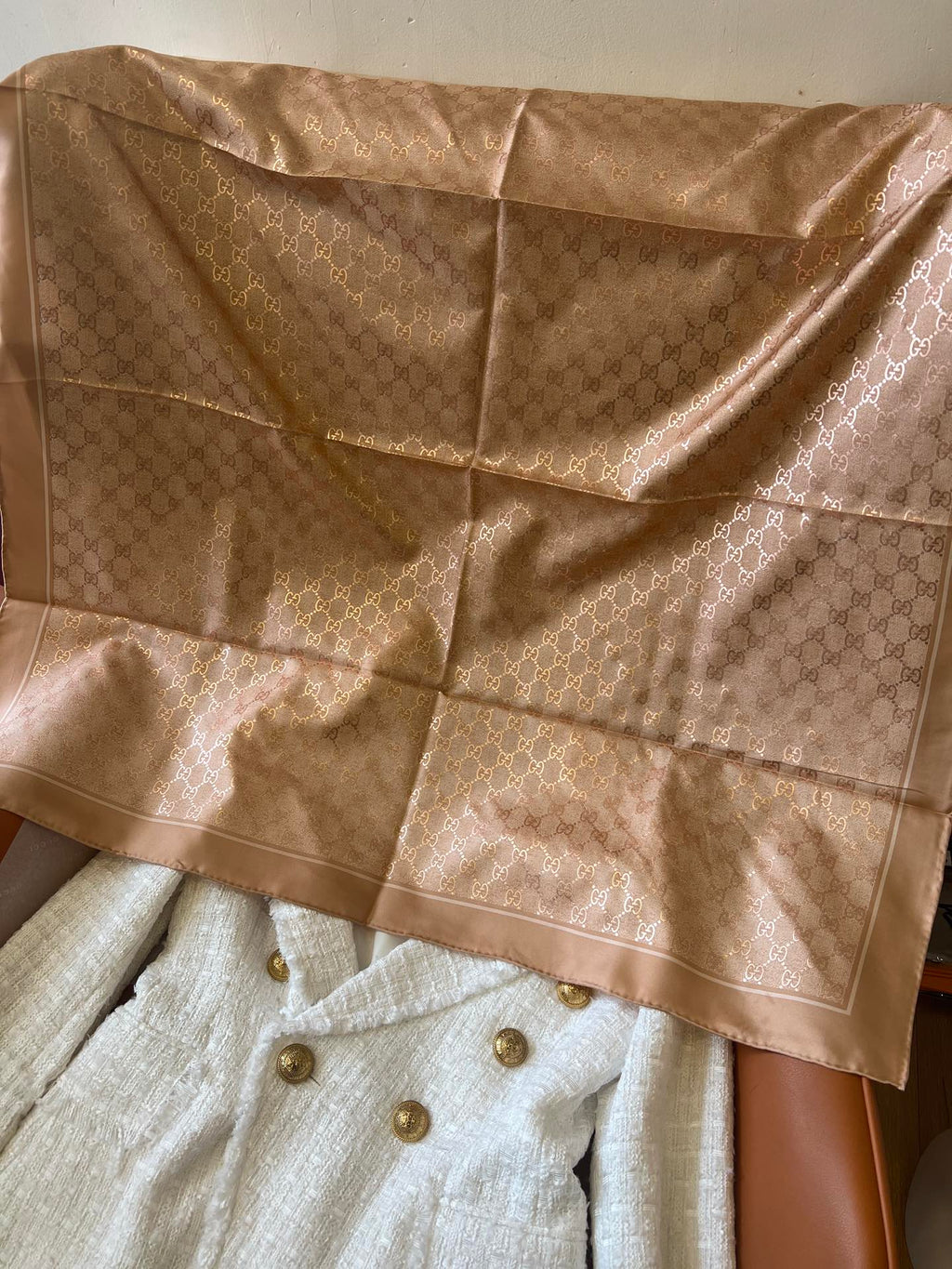 GUCCI 26S SCARF 90 IN SILK 816291