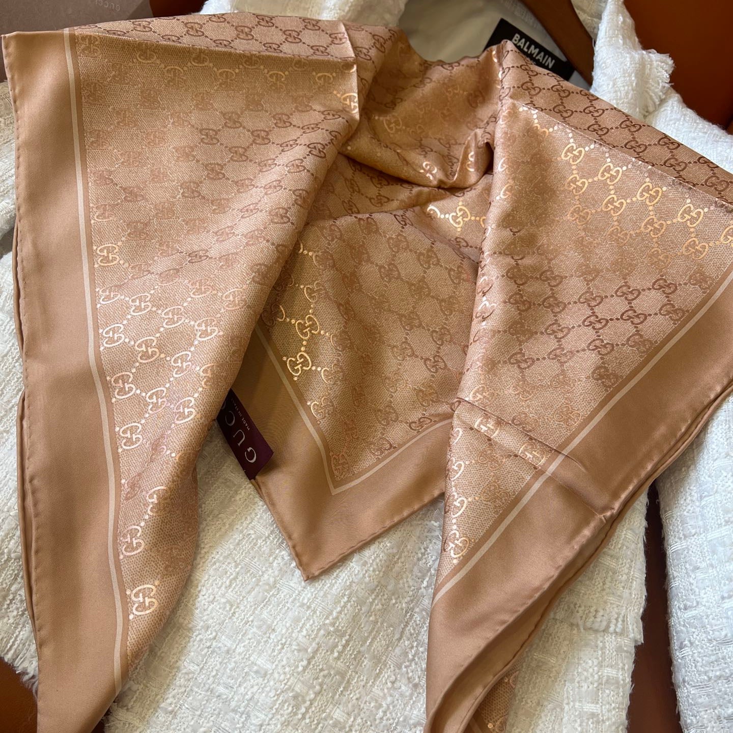 GUCCI 26S SCARF 90 IN SILK 816291