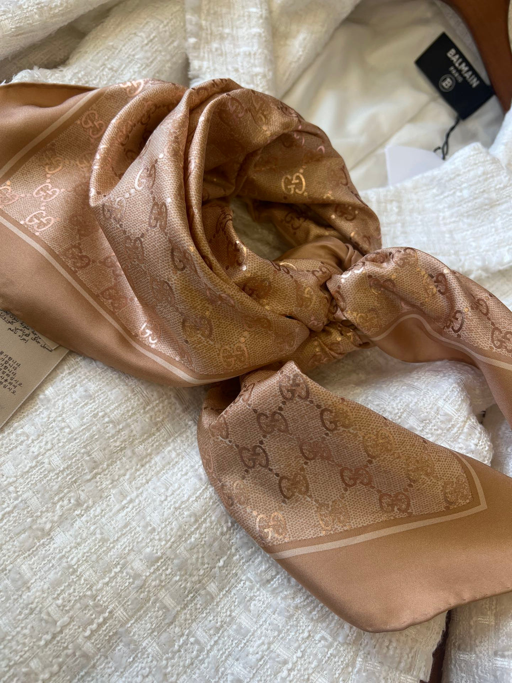 GUCCI 26S SCARF 90 IN SILK 816291