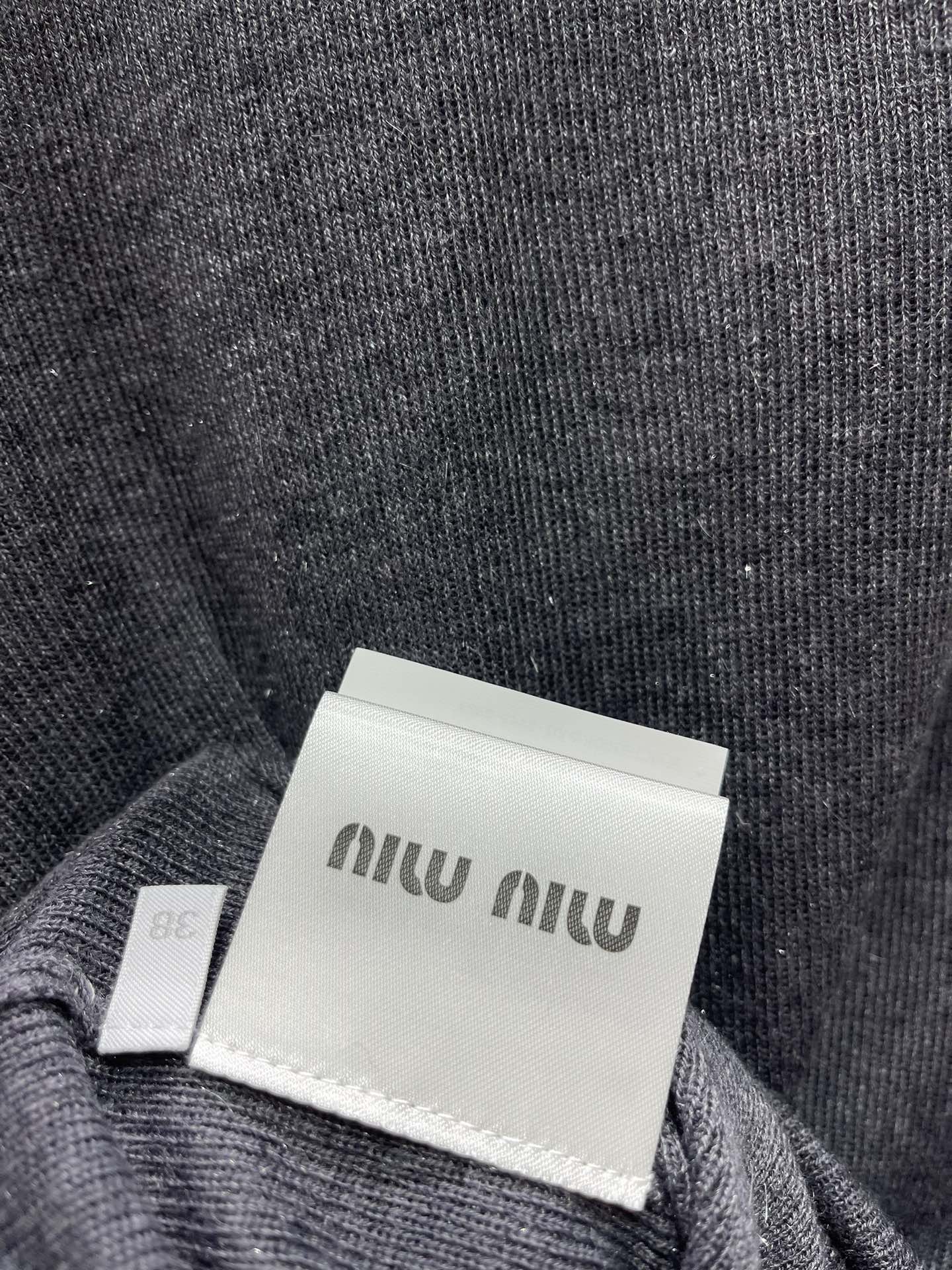 MIUMIU KNIT TOP STYLE 292