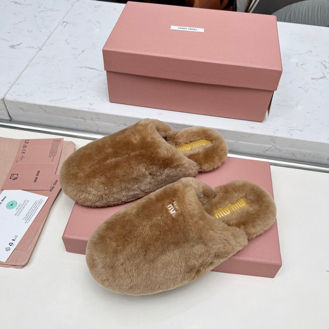 MIUMIU 26S MULES IN LIGHT BROWN SHEARLING 