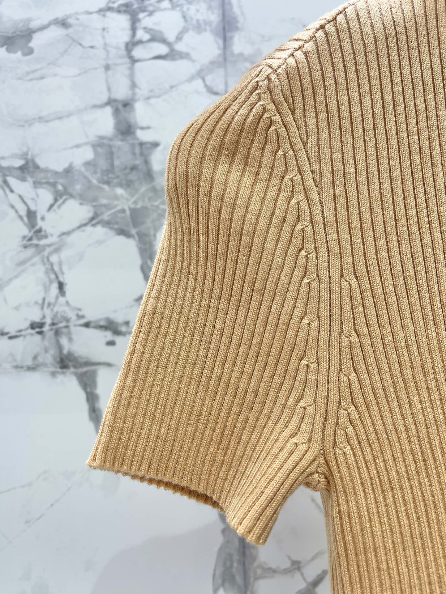 MIUMIU SHORT-SLEEVE KNIT TOP STYLE 263