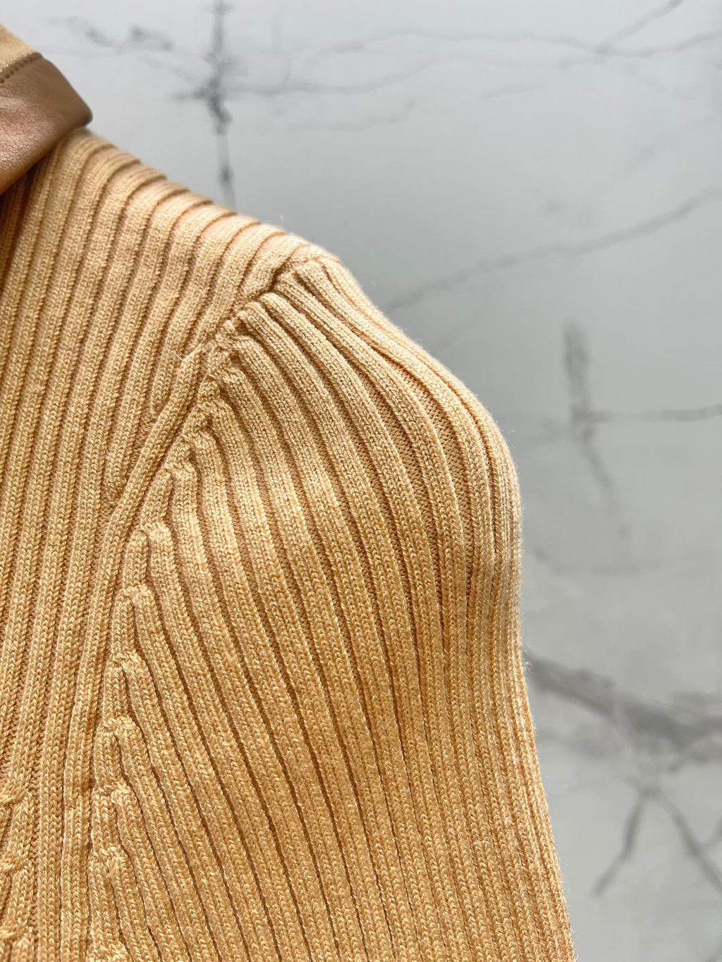 MIUMIU SHORT-SLEEVE KNIT TOP STYLE 263