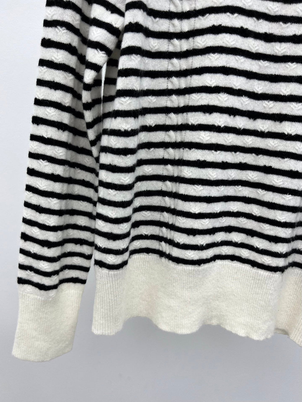 CHANEL 25S SWEATER STYLE 166
