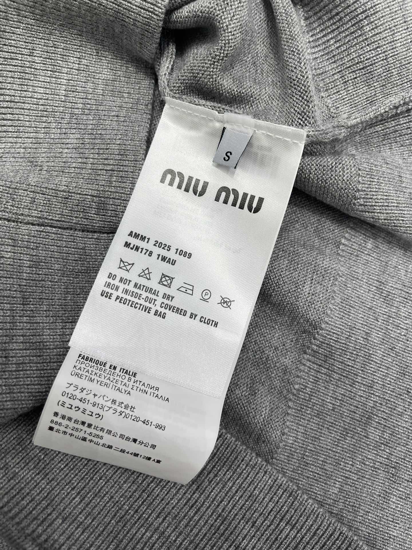 MIUMIU CARDIGAN STYLE 226