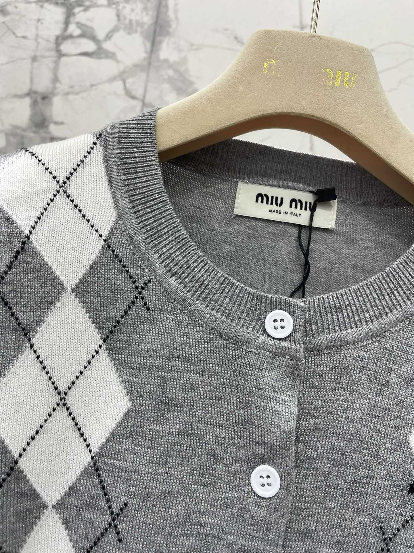 MIUMIU CARDIGAN STYLE 226