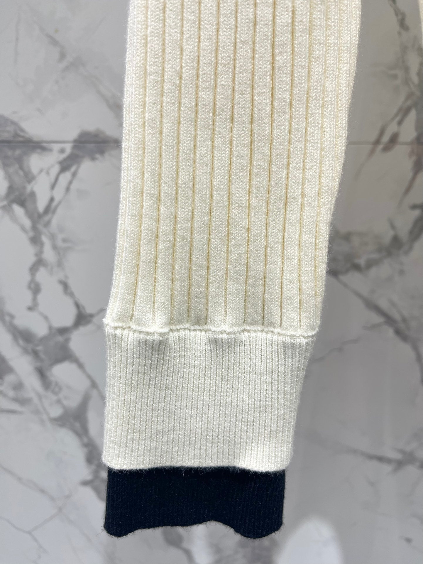 MIUMIU SWEATER STYLE 140