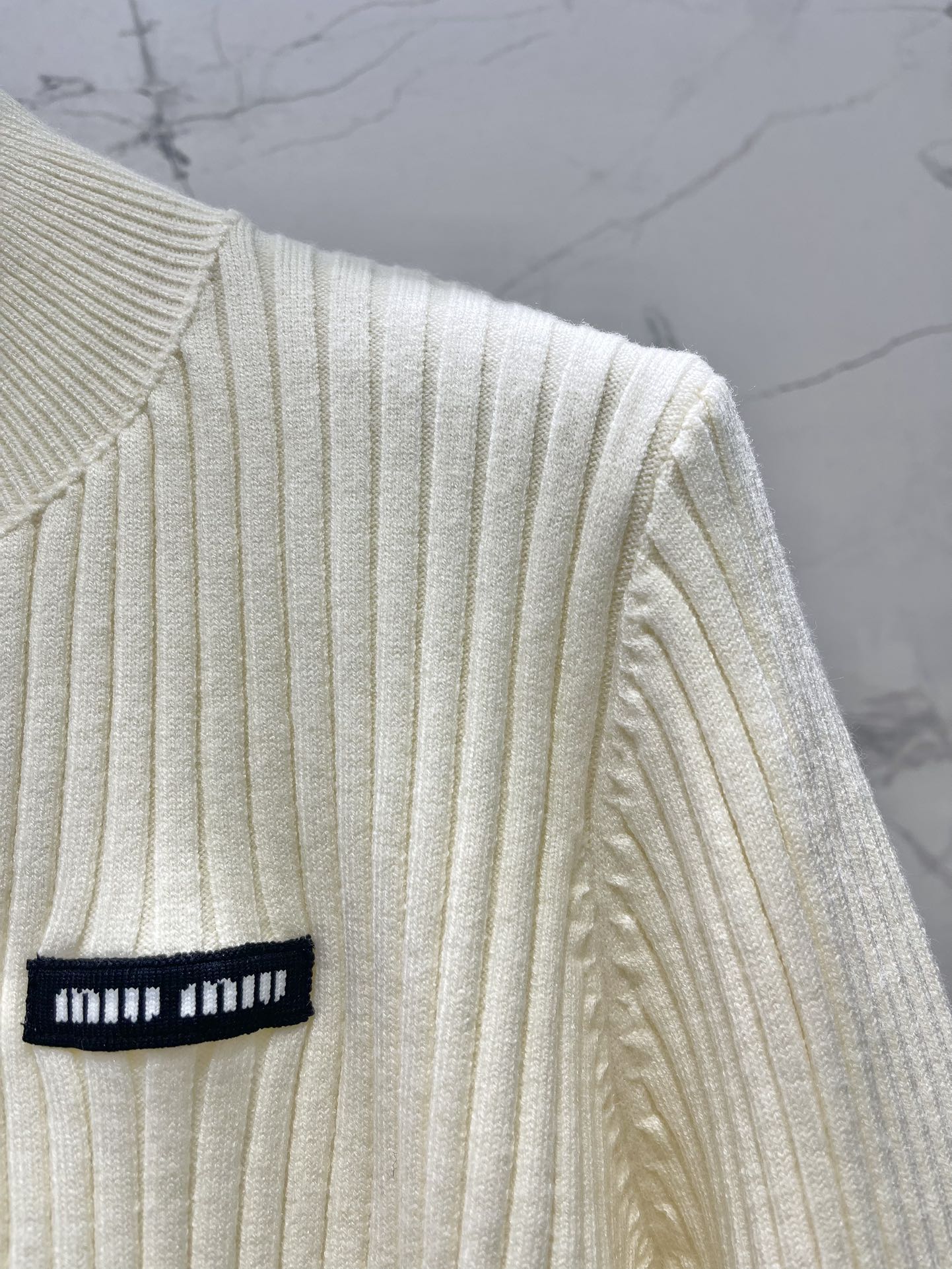 MIUMIU SWEATER STYLE 140