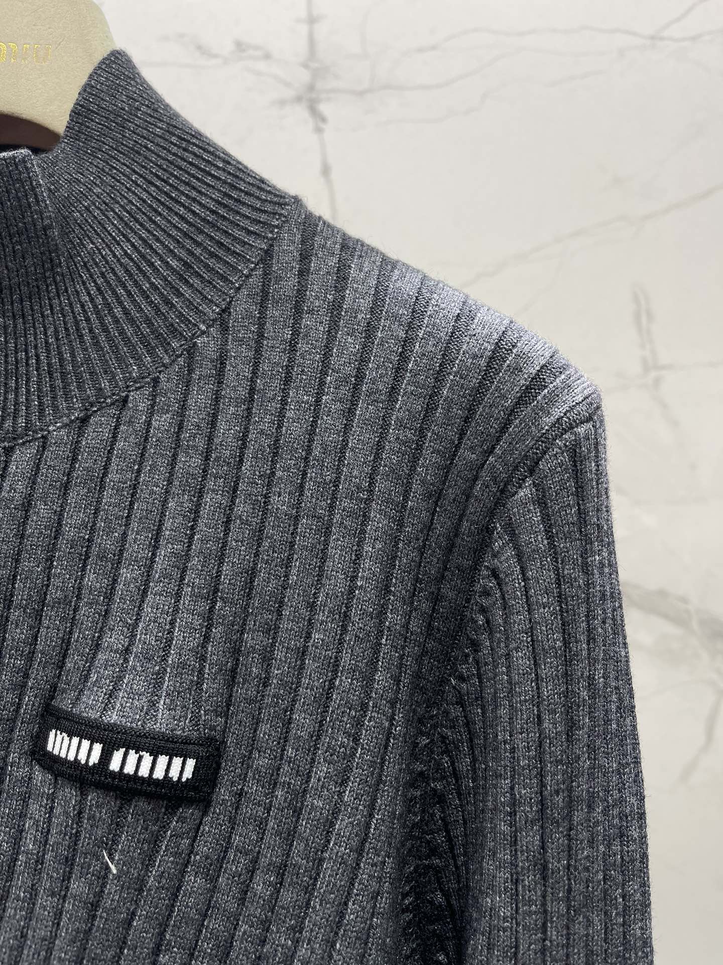 MIUMIU SWEATER STYLE 139