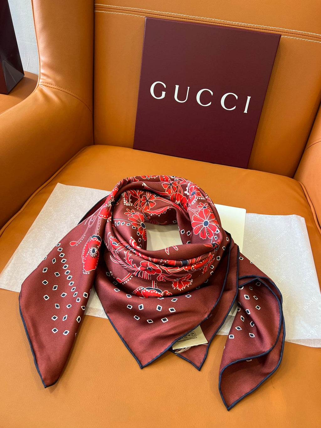 GUCCI 26S SCARF 90 IN SILK 816293