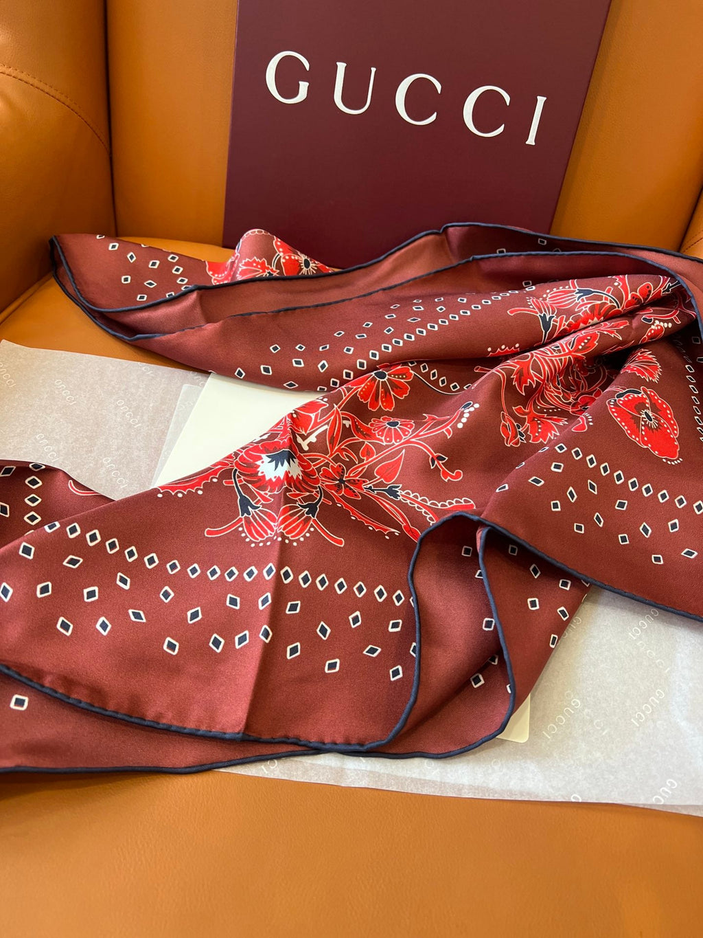 GUCCI 26S SCARF 90 IN SILK 816293