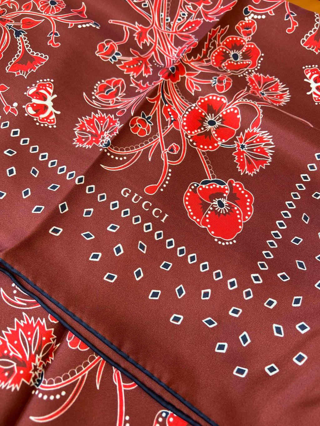GUCCI 26S SCARF 90 IN SILK 816293