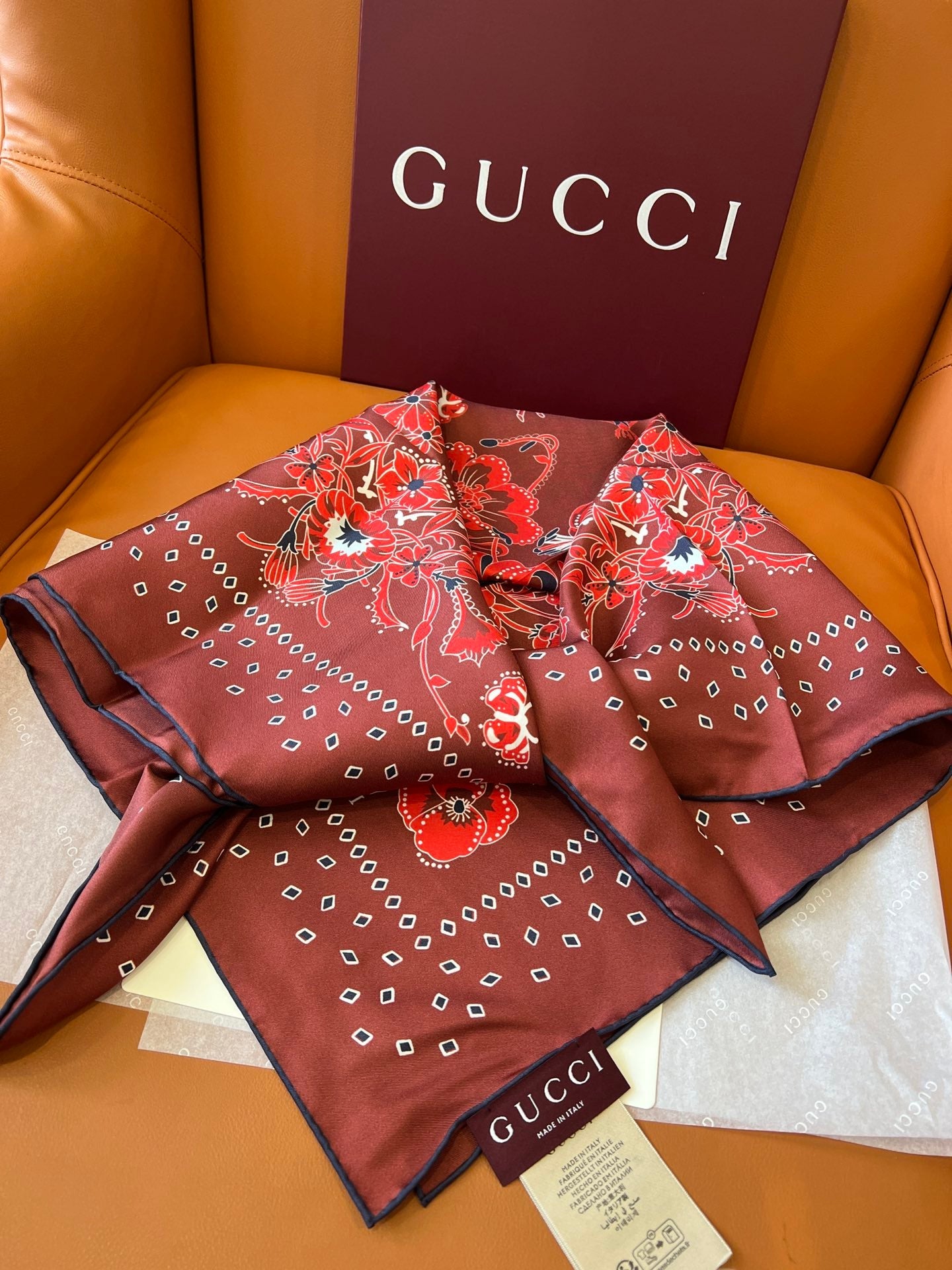 GUCCI 26S SCARF 90 IN SILK 816293