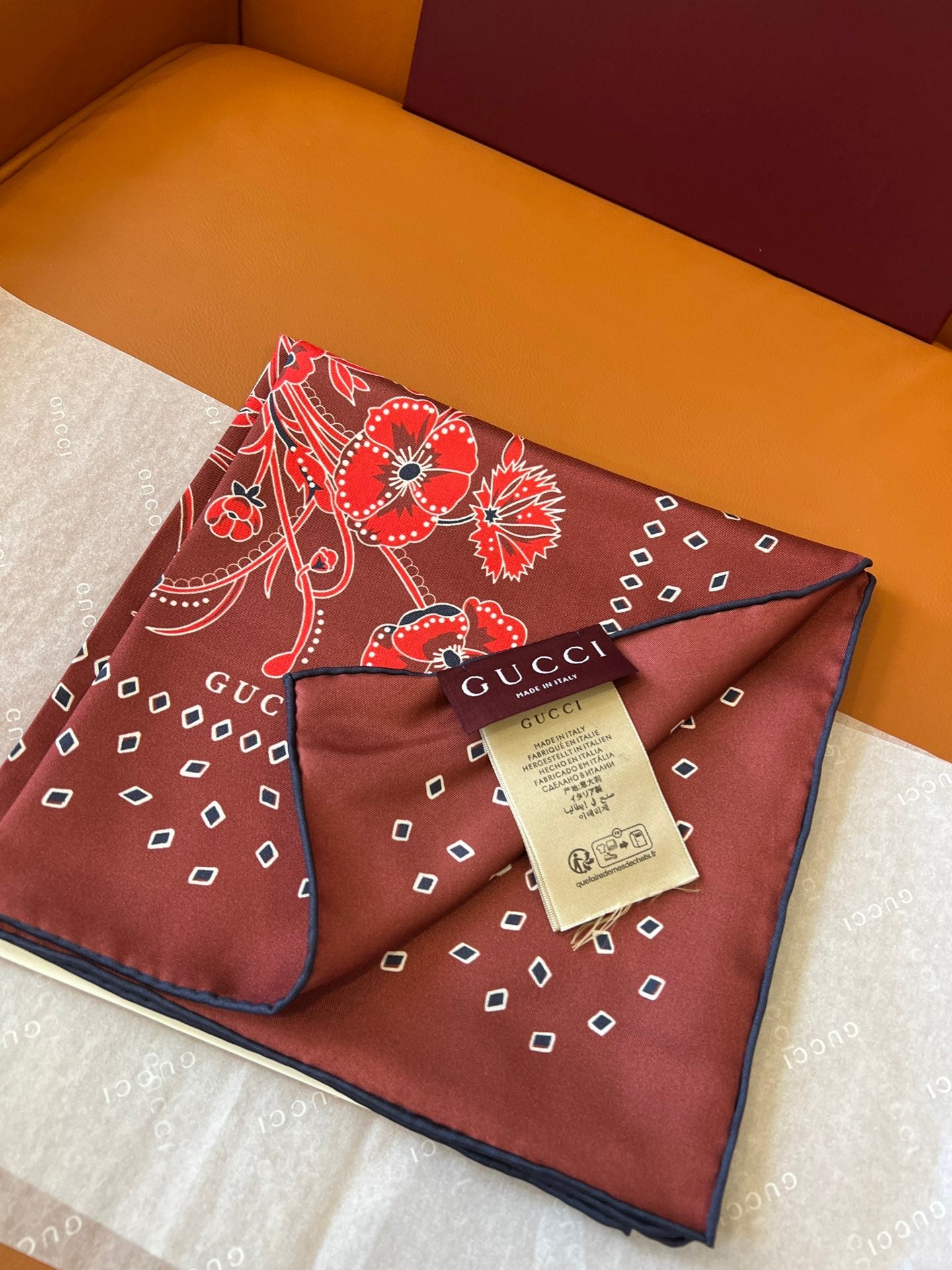 GUCCI 26S SCARF 90 IN SILK 816293