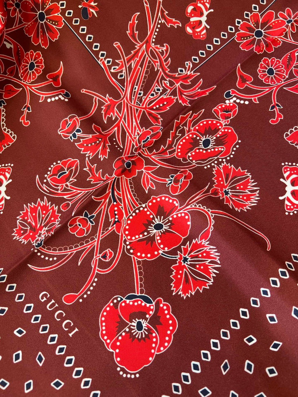 GUCCI 26S SCARF 90 IN SILK 816293