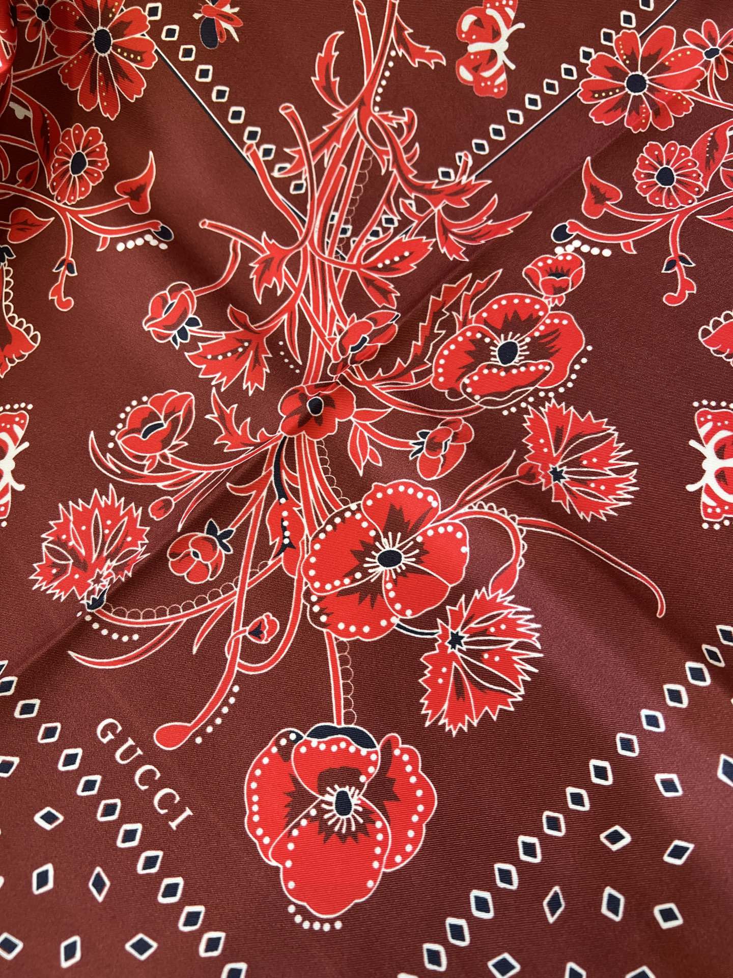 GUCCI 26S SCARF 90 IN SILK 816293