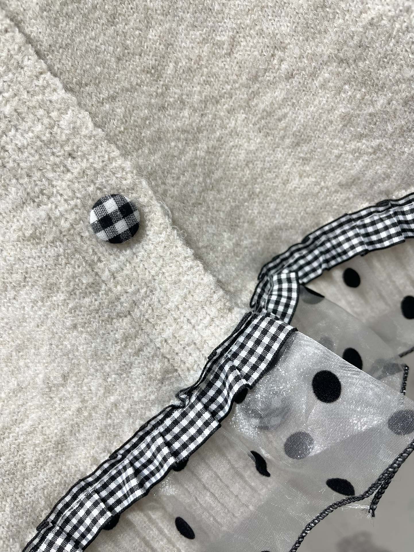 MIUMIU CARDIGAN STYLE 425