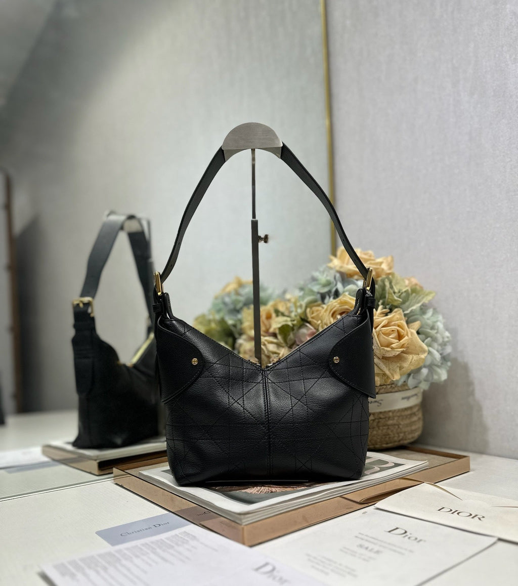 DIOR 26S VOYAGE BAG 22 IN BLACK CALFSKIN