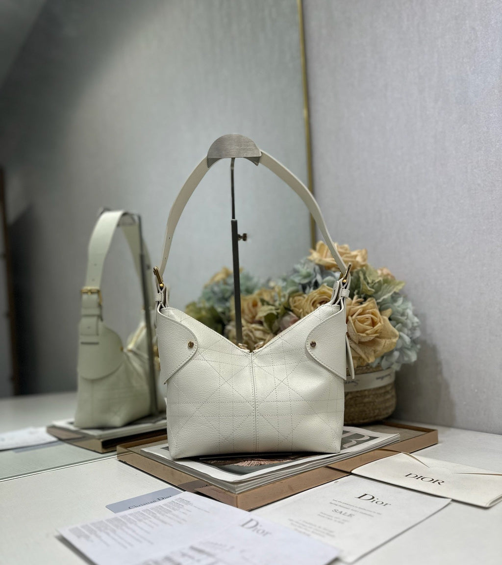 DIOR 26S VOYAGE BAG 22 IN CREAM WHITE CALFSKIN