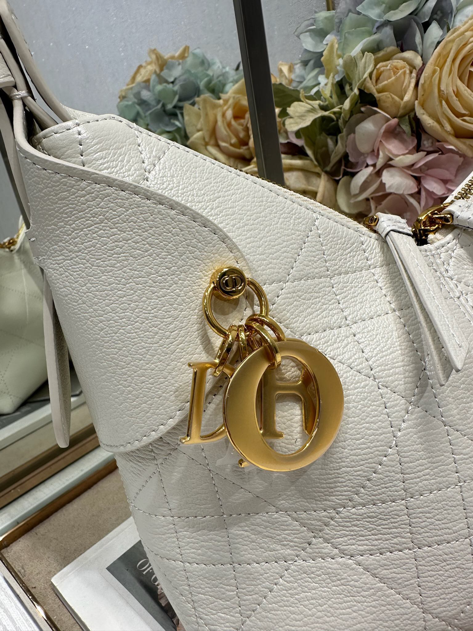 DIOR 26S VOYAGE BAG 22 IN CREAM WHITE CALFSKIN