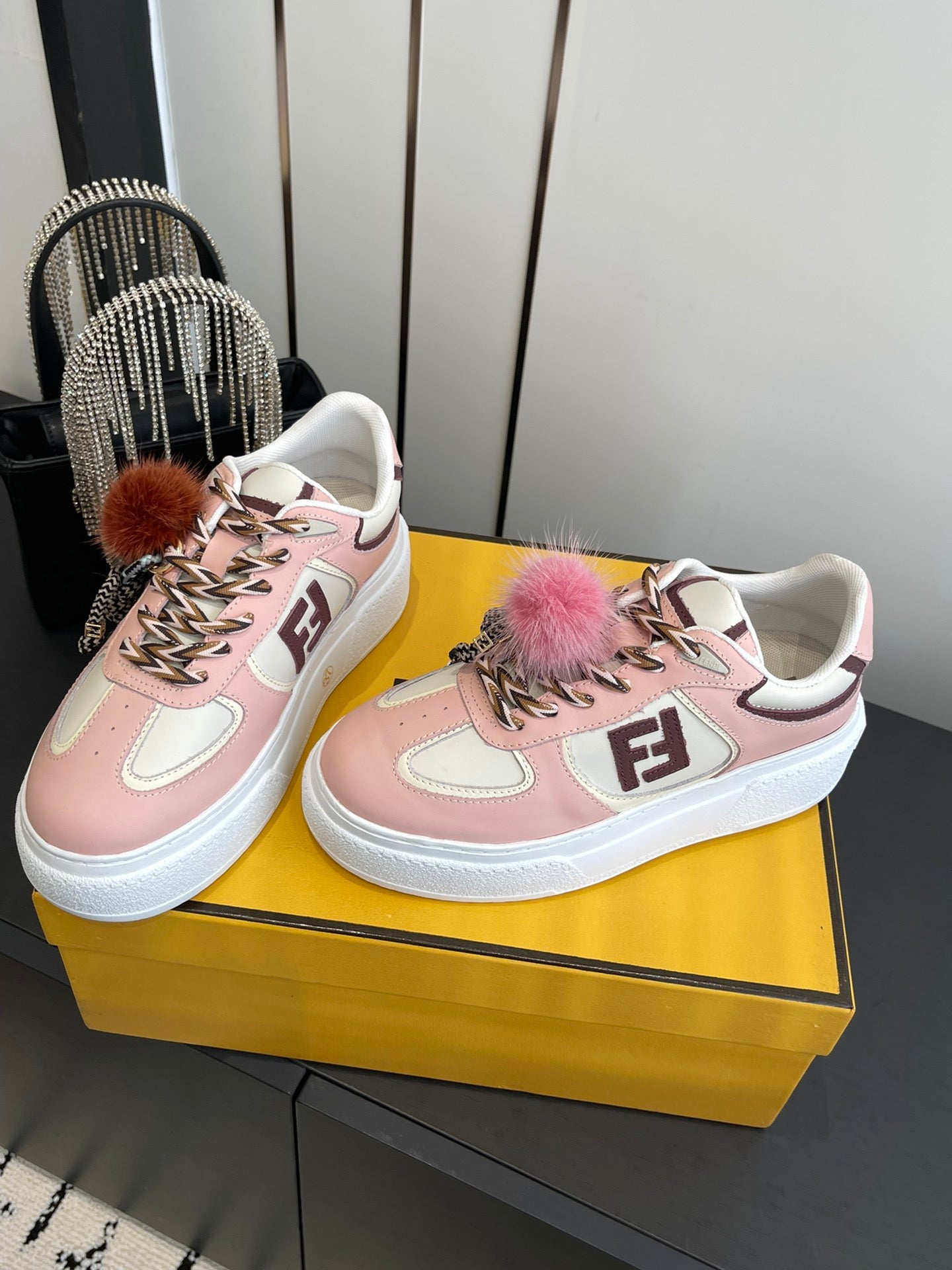 FENDI 25S SNEAKERS 50 MM IN PINK MIX WHITE SYNTHETIC LEATHER WITH CHARM
