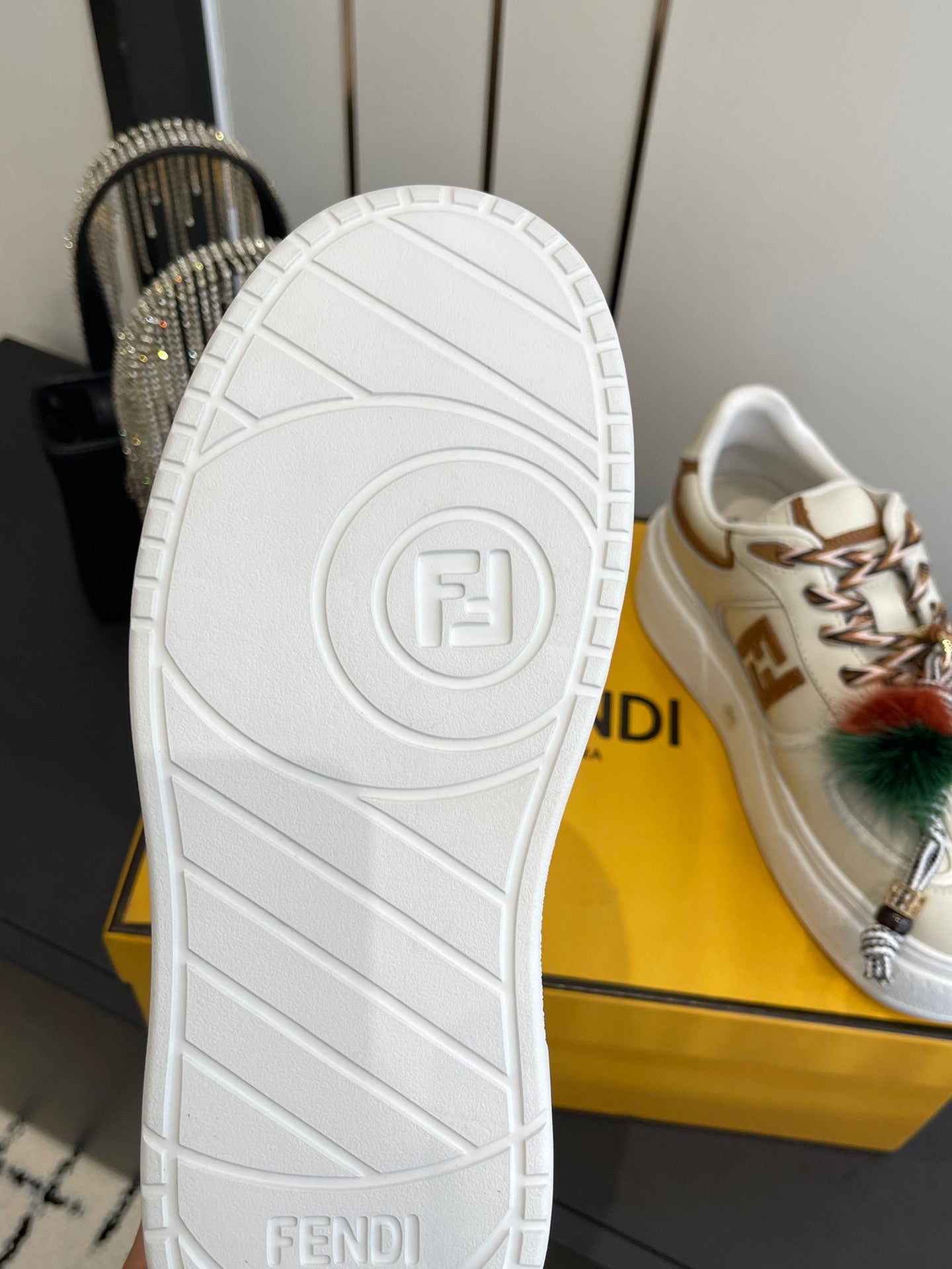 FENDI 25S SNEAKERS 50 MM IN CREAM WHITE SYNTHETIC LEATHER WITH CHARM