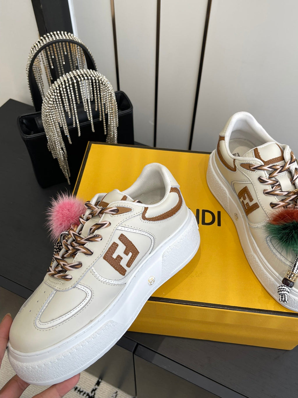 FENDI 25S SNEAKERS 50 MM IN CREAM WHITE SYNTHETIC LEATHER WITH CHARM
