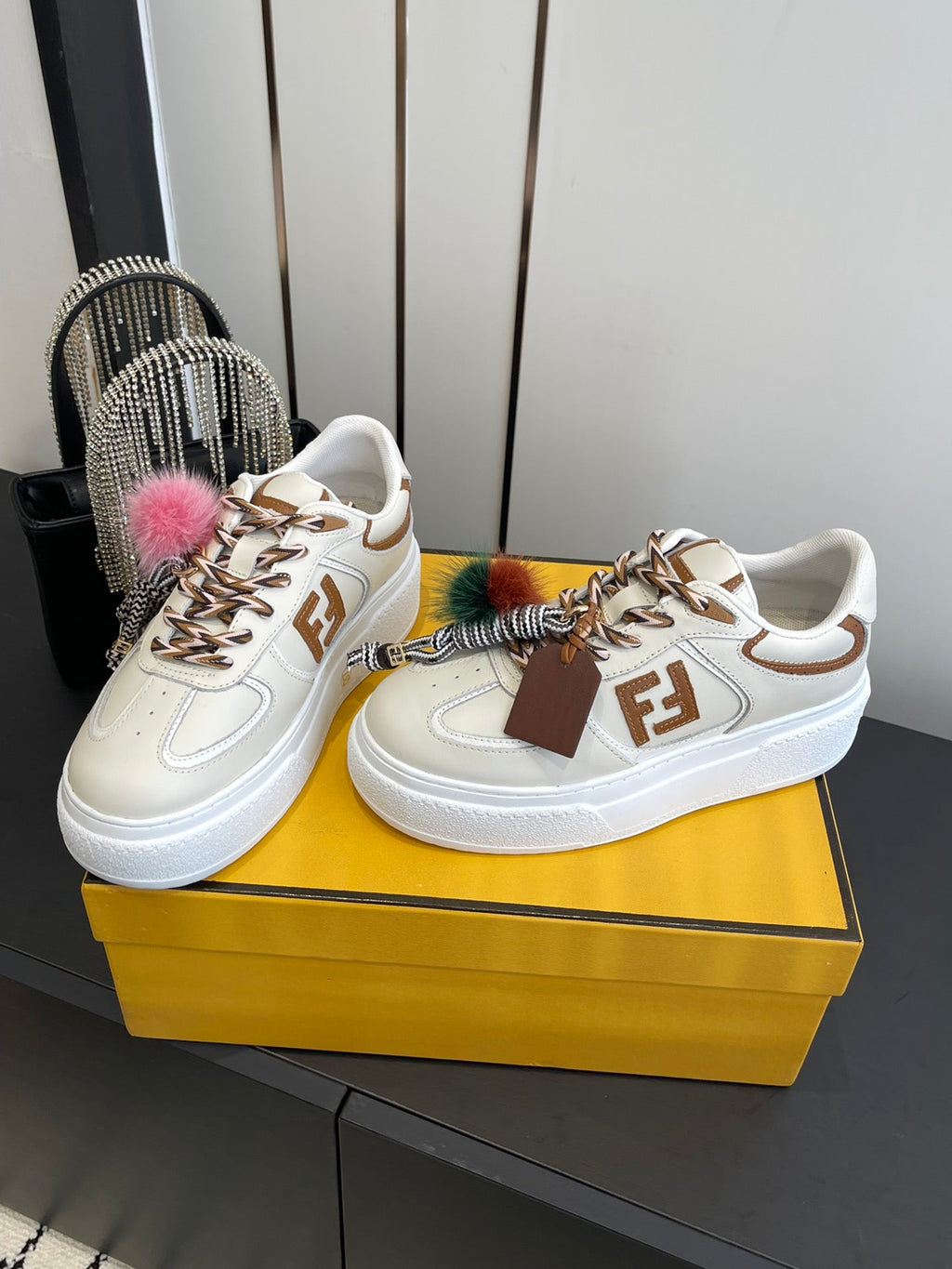 FENDI 25S SNEAKERS 50 MM IN CREAM WHITE SYNTHETIC LEATHER WITH CHARM