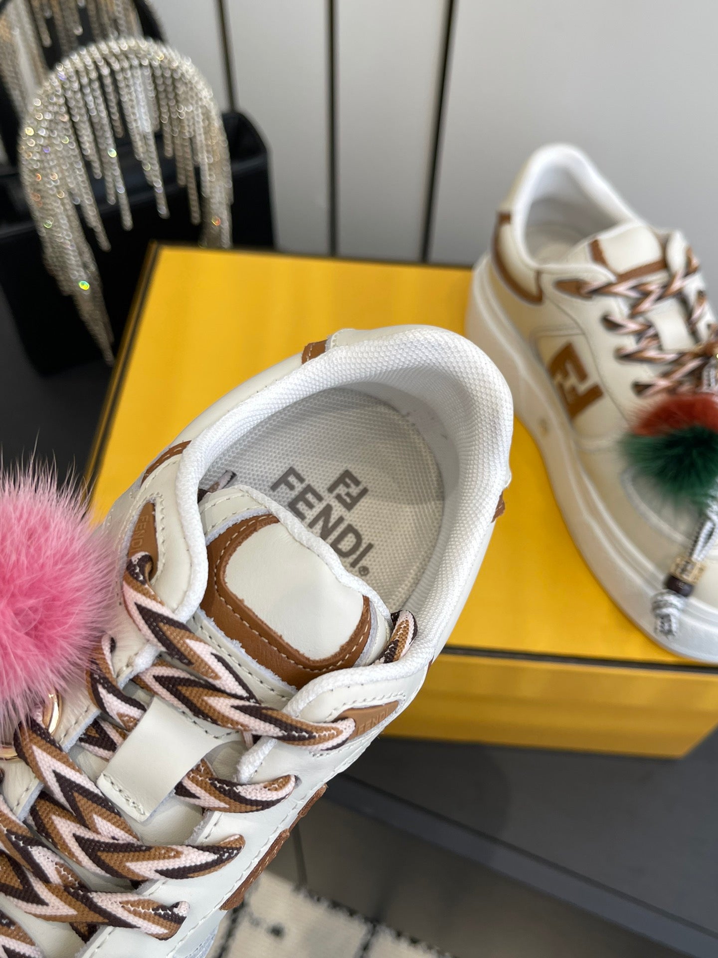FENDI 25S SNEAKERS 50 MM IN CREAM WHITE SYNTHETIC LEATHER WITH CHARM