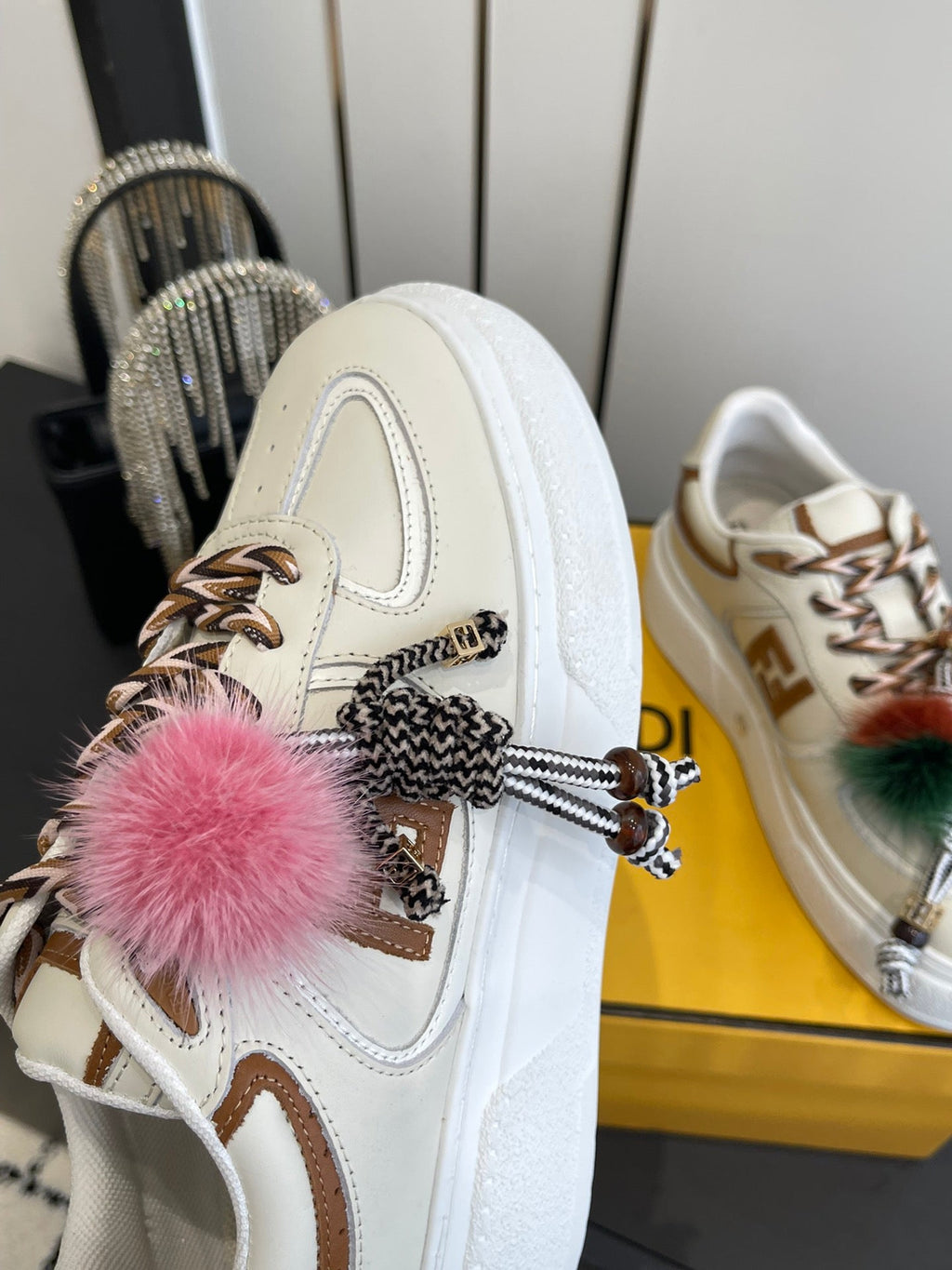 FENDI 25S SNEAKERS 50 MM IN CREAM WHITE SYNTHETIC LEATHER WITH CHARM