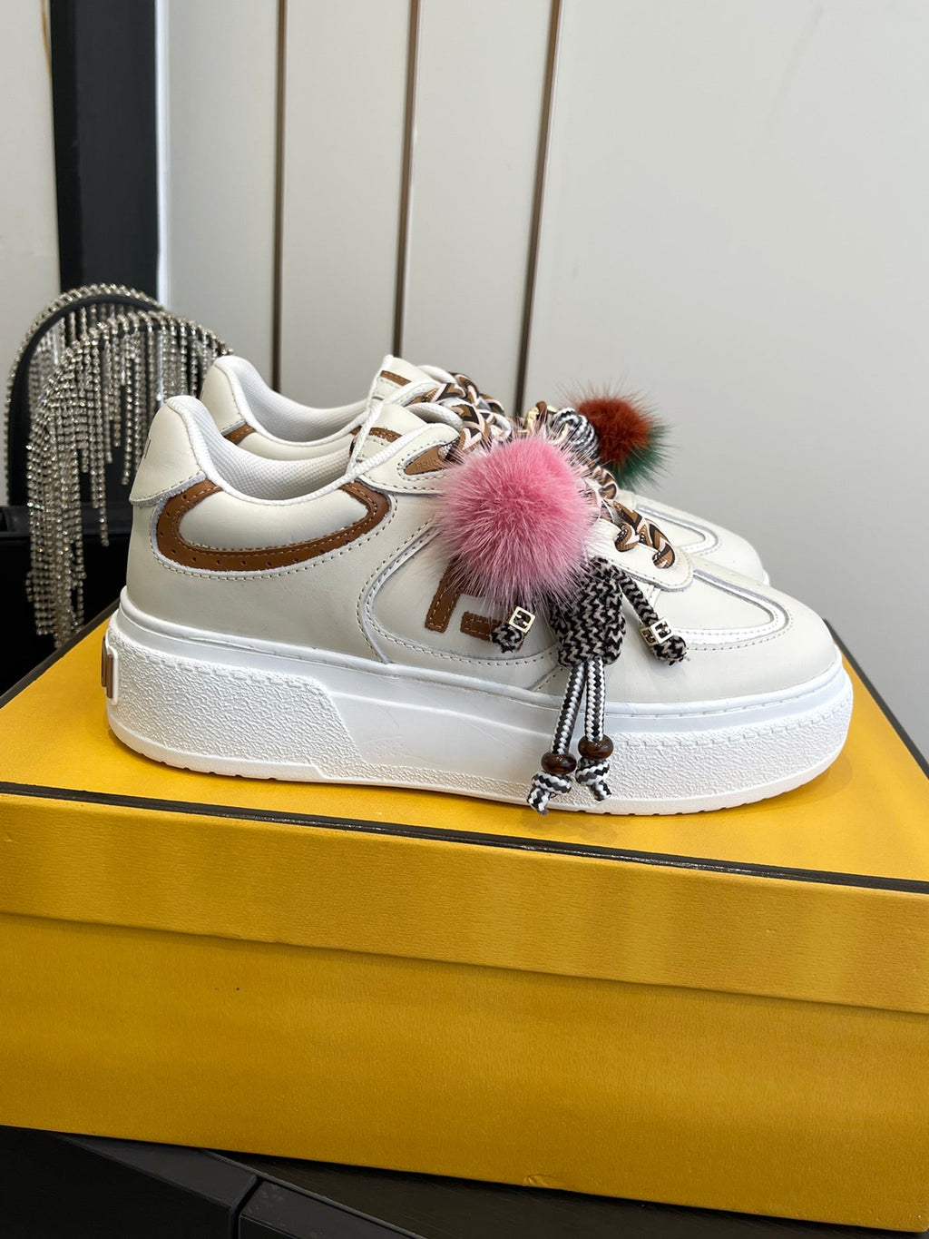FENDI 25S SNEAKERS 50 MM IN CREAM WHITE SYNTHETIC LEATHER WITH CHARM