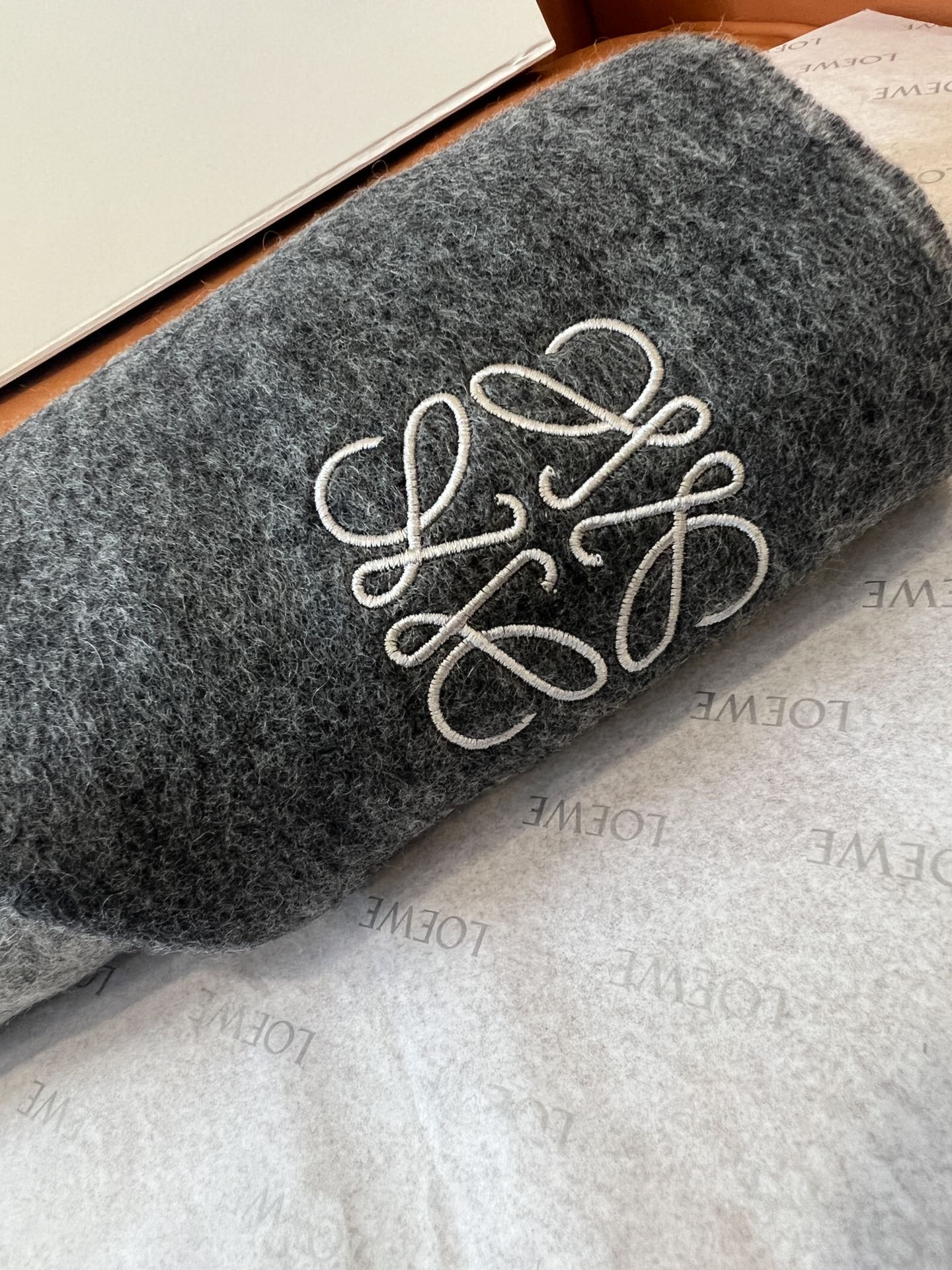 LOEWE 26S SCARF 180 IN CASHMERE WOOL 863828