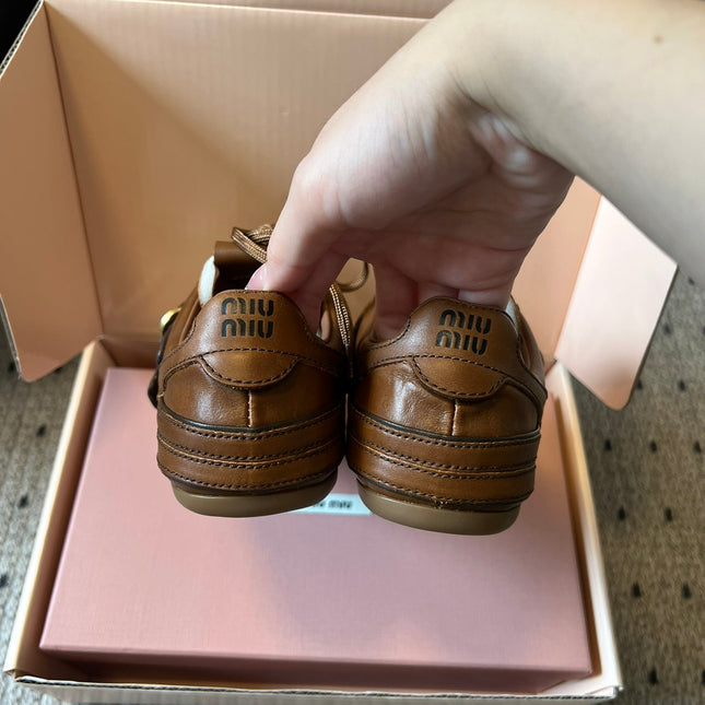 MIUMIU 26S GYMNASIUM SNEAKER IN COGNAC BROWN CALFSKIN WITH GOLD BUCKLED STRAP