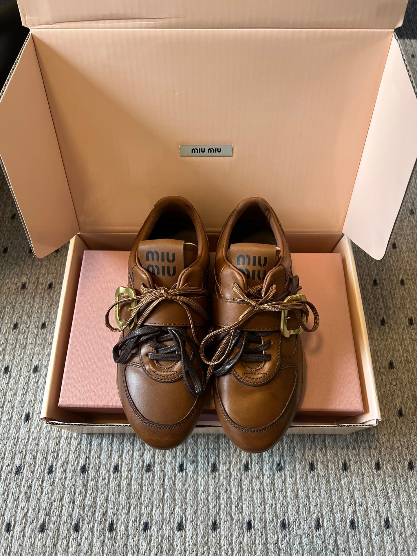 MIUMIU 26S GYMNASIUM SNEAKER IN COGNAC BROWN CALFSKIN WITH GOLD BUCKLED STRAP