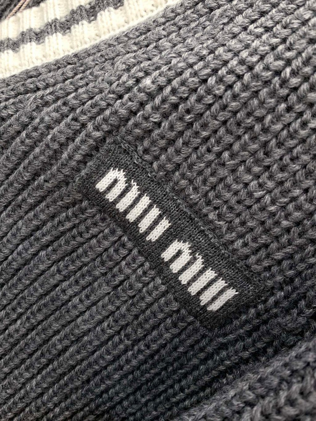 MIUMIU CARDIGAN STYLE 637