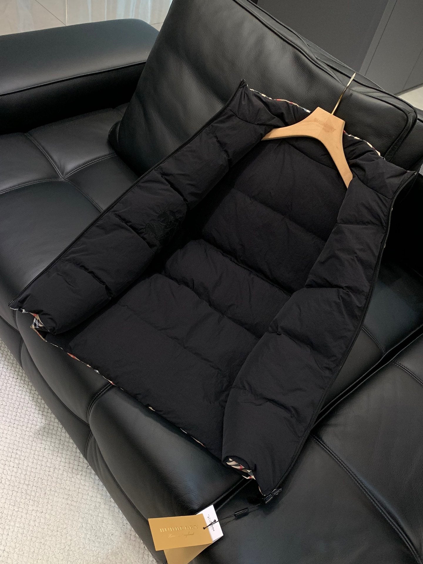 BURBERRY 25S REVERSIBLE DOWN VEST 065