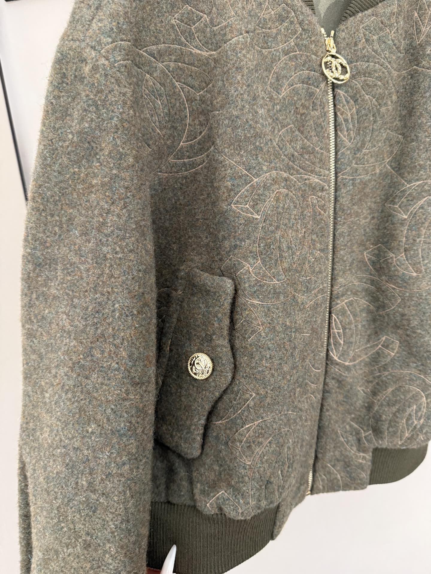 CHANEL 25S BOMBER JACKET 424