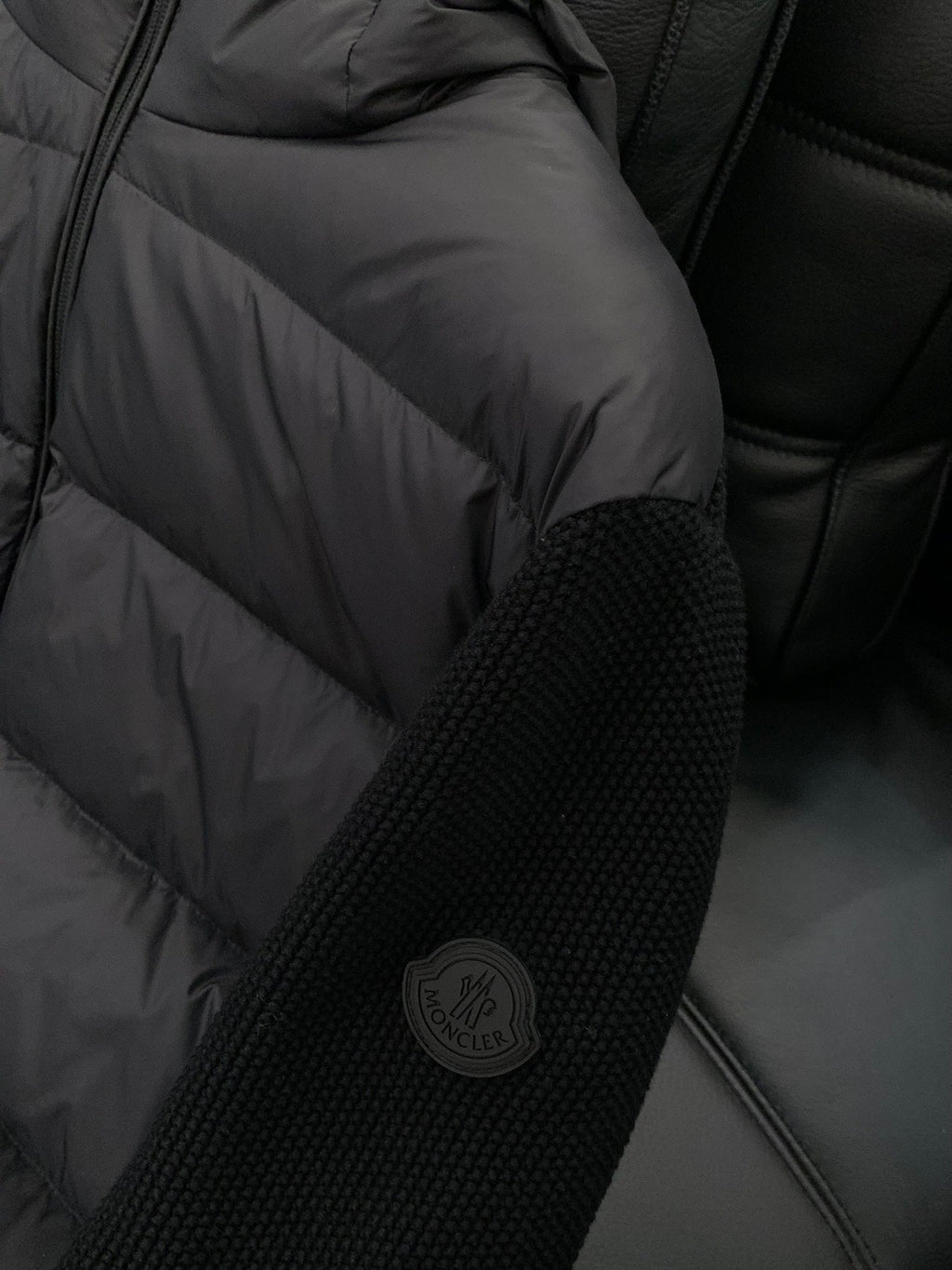 MONCLER 25S DOWN HOODED JACKET 261