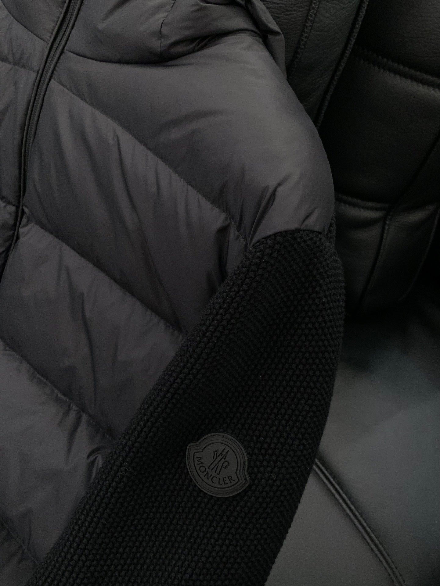 MONCLER 25S DOWN HOODED JACKET 261