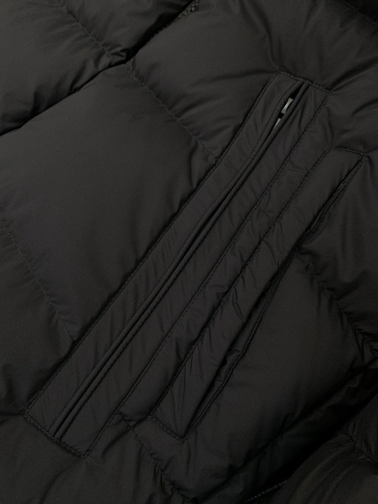 MONCLER 25S DOWN HOODED JACKET 262