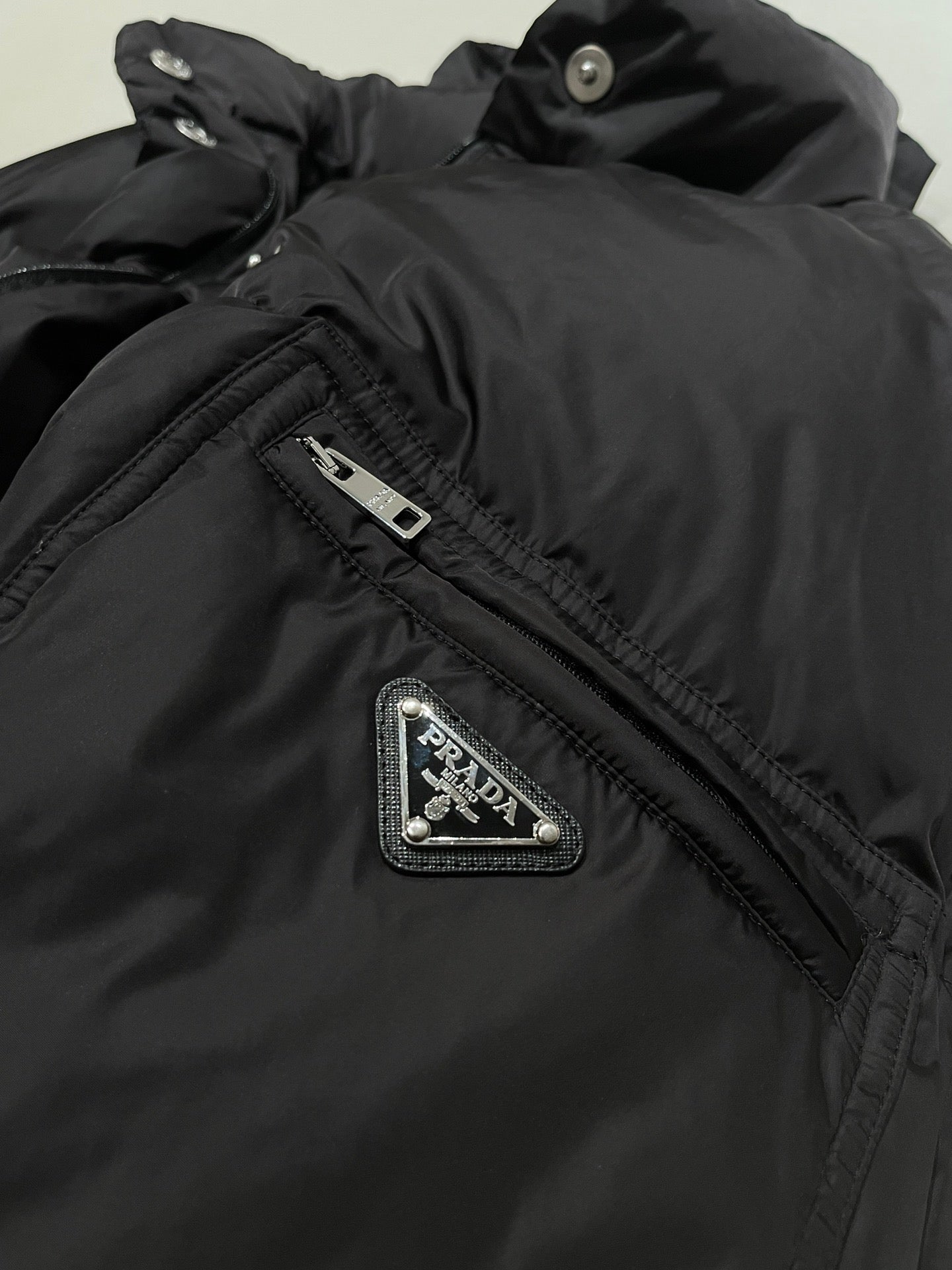PRADA 25S SHORT DOWN JACKET 243