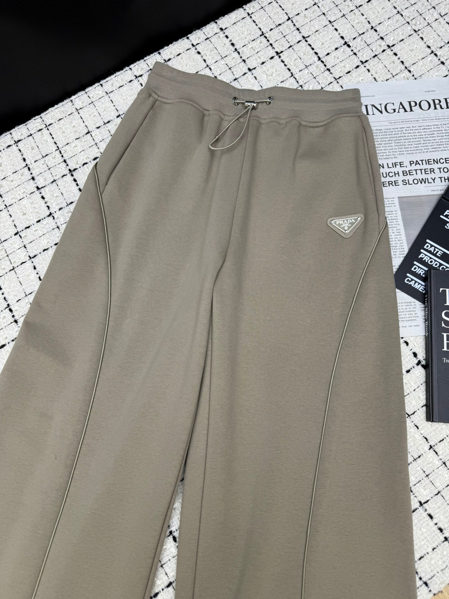 PRADA 26S WIDE-LEG PANTS 608