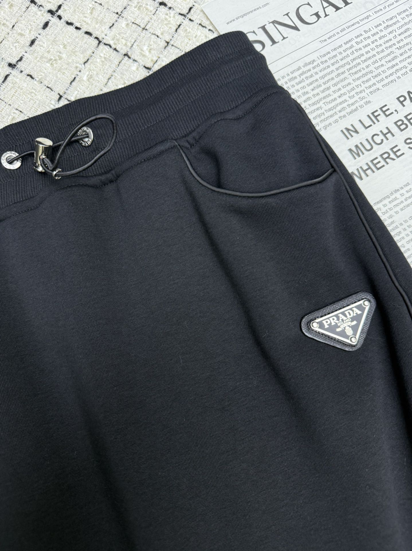 PRADA 26S MIDI SKIRT 607