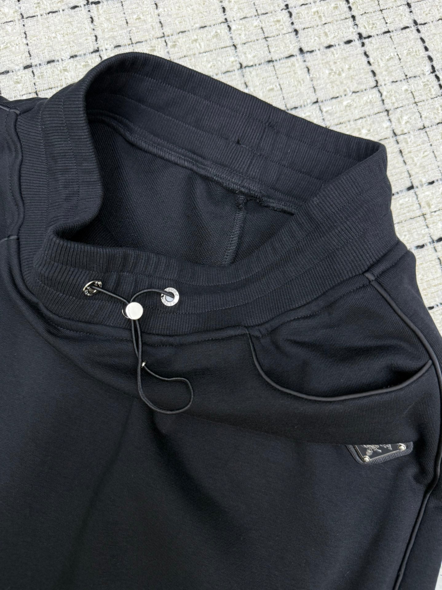 PRADA 26S MIDI SKIRT 607