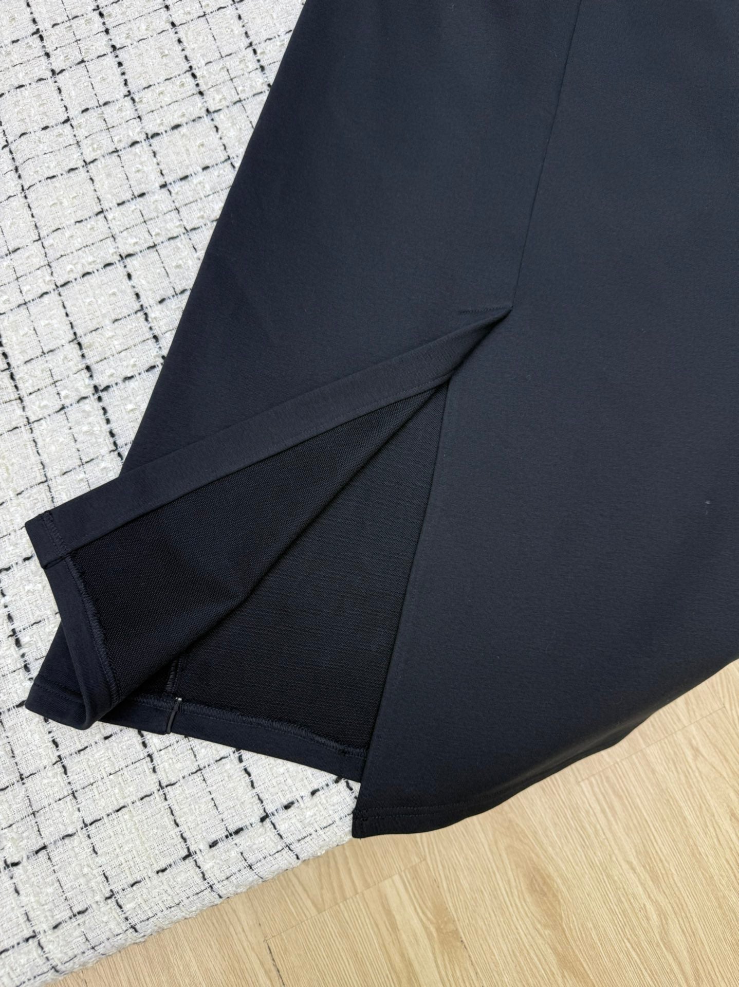 PRADA 26S MIDI SKIRT 607