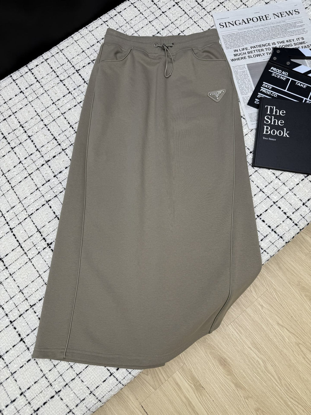 PRADA 26S MIDI SKIRT 606