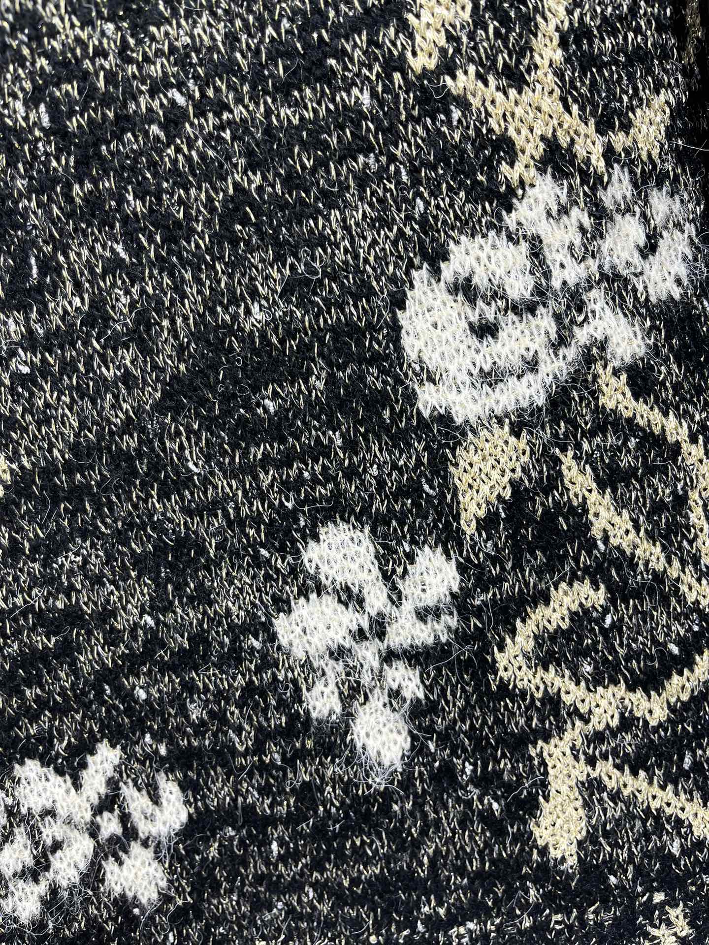 CHANEL 25S SWEATER 411