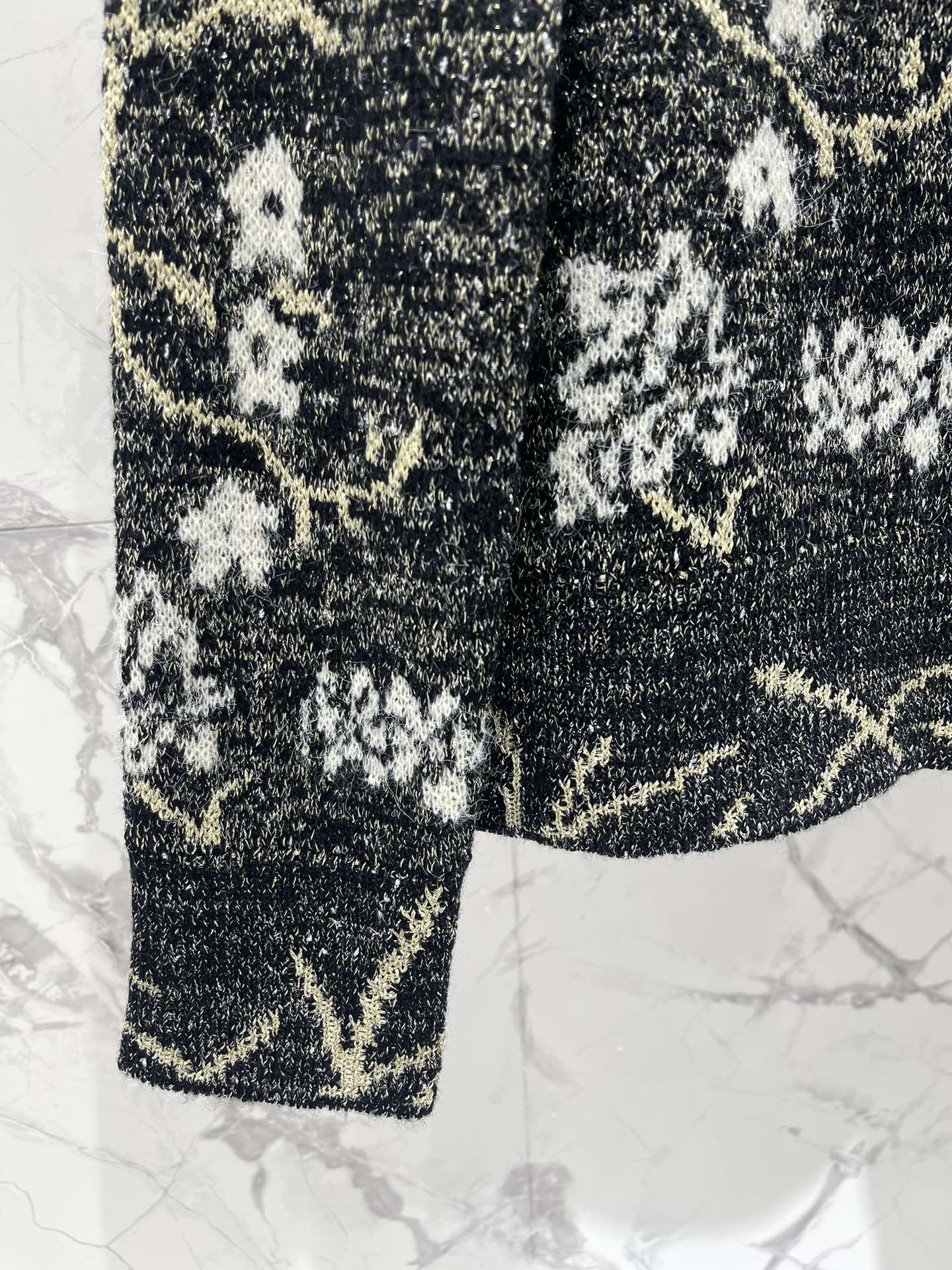 CHANEL 25S SWEATER 411